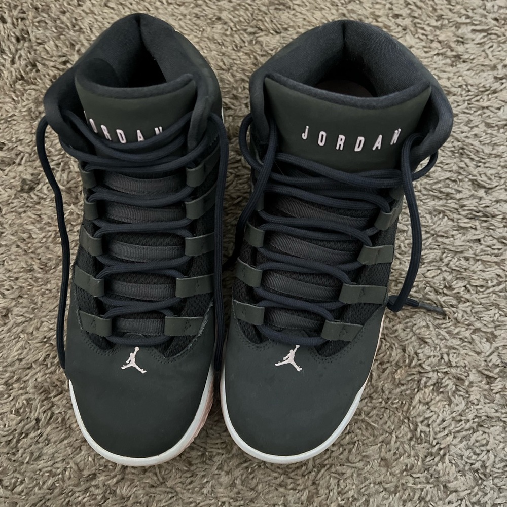 Jordan Max Aura GS 'Anthracite Pink Foam